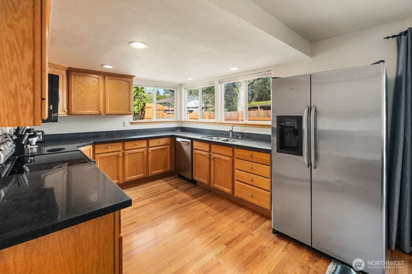 Property photo for 315 124th Place NE, Bellevue photo 12