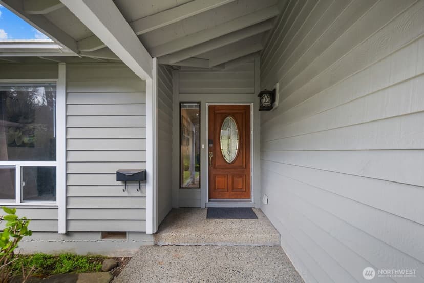 Property photo for 315 124th Place NE, Bellevue photo 3