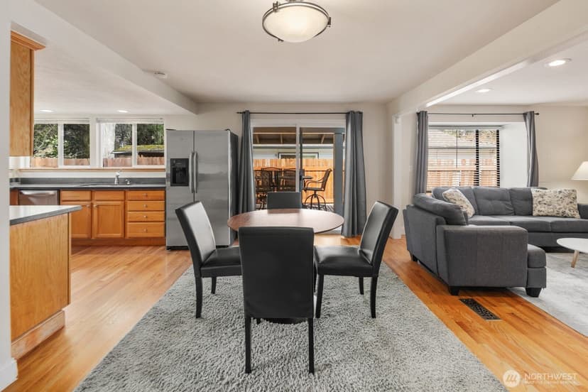 Property photo for 315 124th Place NE, Bellevue photo 11