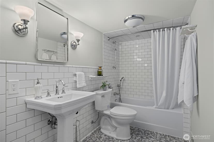 Property photo for 933 Yakima Place S, Seattle photo 18