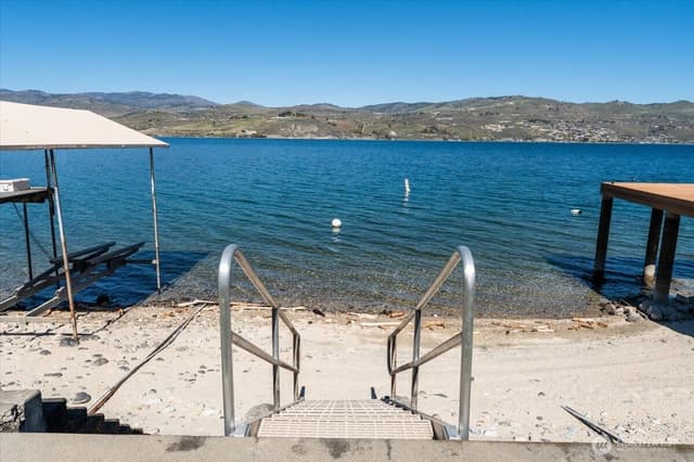 Property photo for 1606 S Lakeshore Road, Chelan photo 4