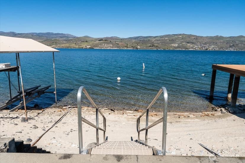 Property photo for 1606 S Lakeshore Road, Chelan photo 4