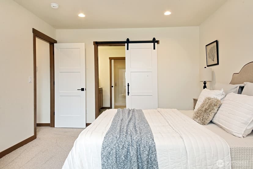 Property photo for 695 3rd Street #A, Langley photo 15
