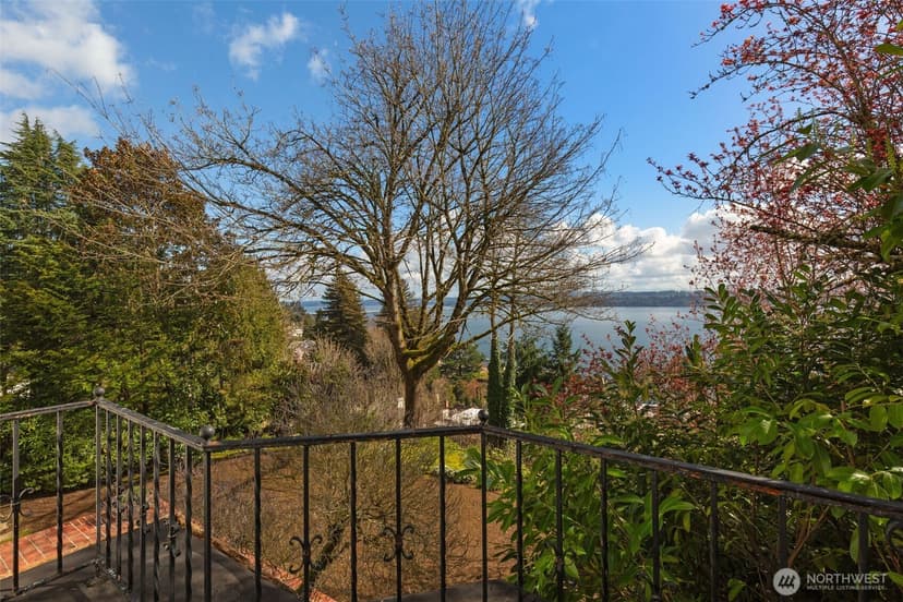 Property photo for 520 36th Avenue E, Seattle photo 18