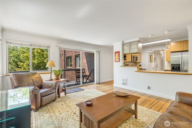 Property photo for 732 11th Avenue E #202, Seattle photo 5