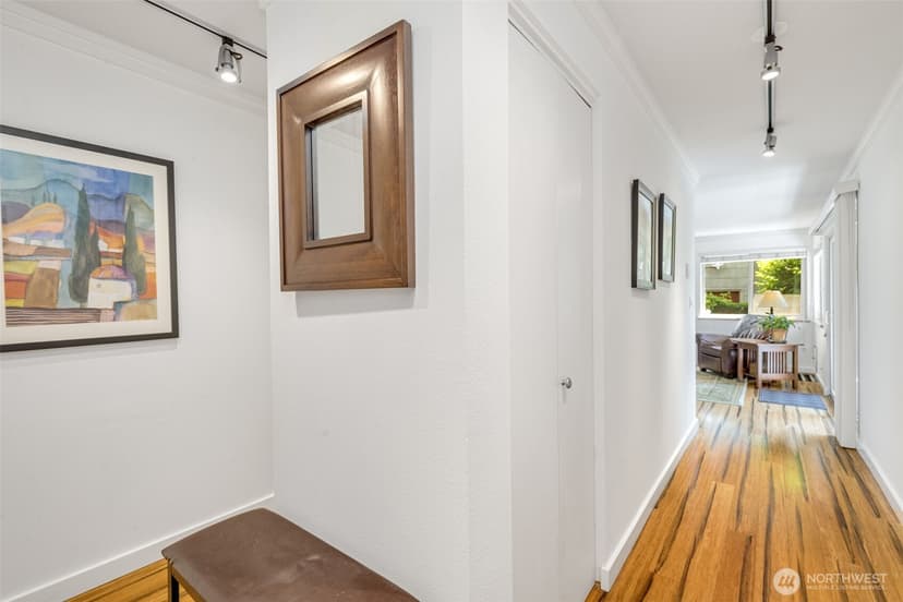 Property photo for 732 11th Avenue E #202, Seattle photo 4