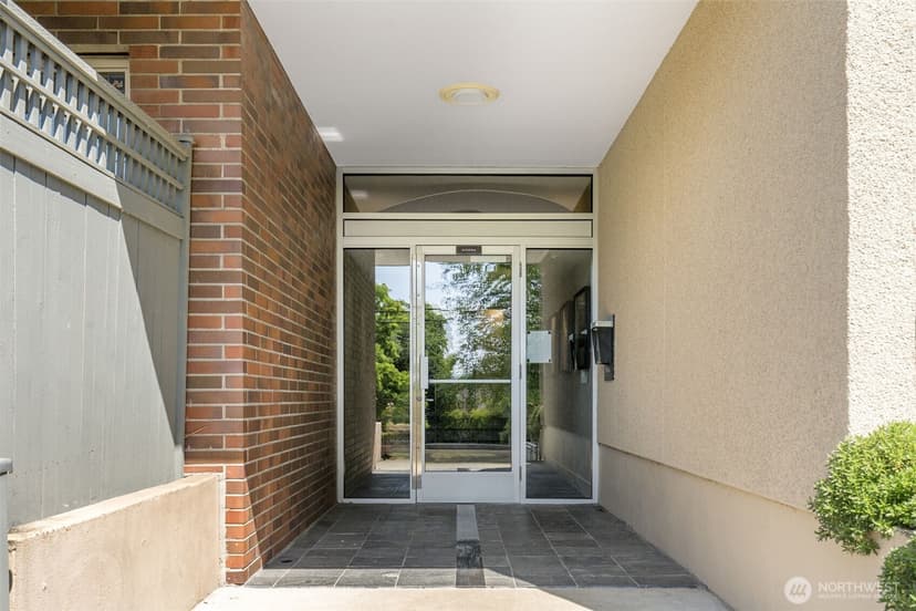Property photo for 732 11th Avenue E #202, Seattle photo 2