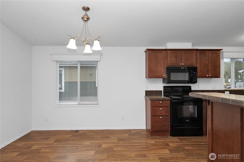 Property photo for 15231 Pine Drive, Renton photo 7