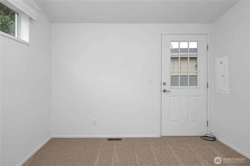 Property photo for 15231 Pine Drive, Renton photo 24