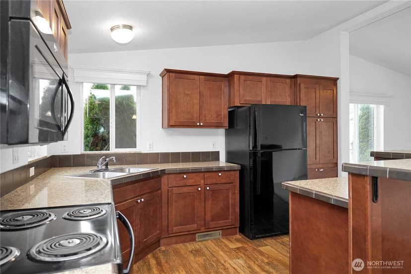 Property photo for 15231 Pine Drive, Renton photo 9