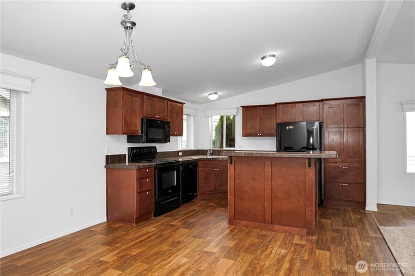 Property photo for 15231 Pine Drive, Renton photo 11