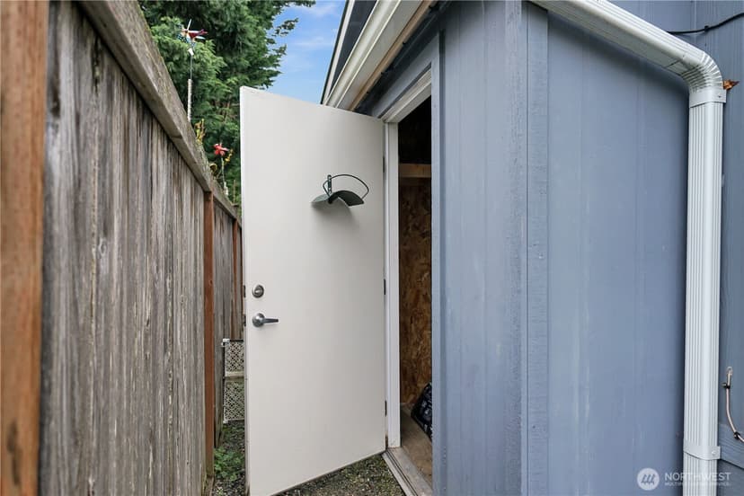 Property photo for 15231 Pine Drive, Renton photo 29