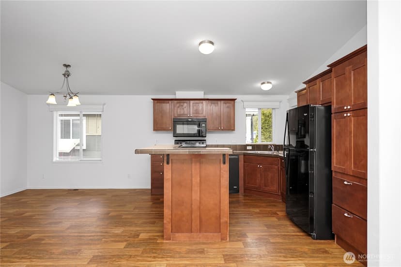 Property photo for 15231 Pine Drive, Renton photo 6