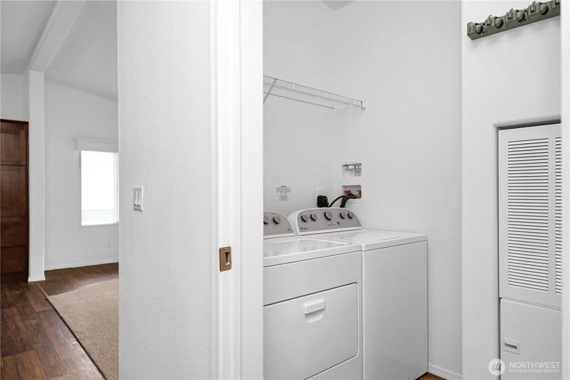 Property photo for 15231 Pine Drive, Renton photo 14