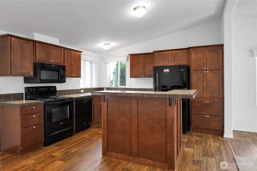 Property photo for 15231 Pine Drive, Renton photo 8