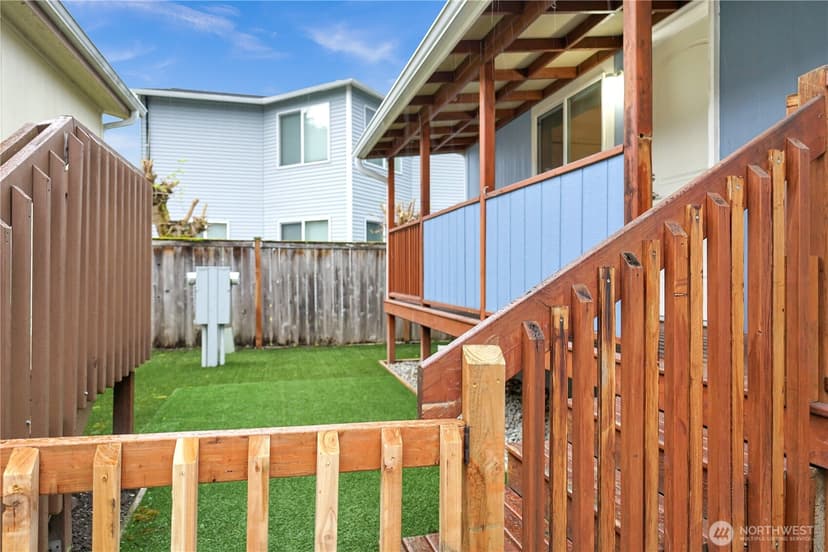 Property photo for 15231 Pine Drive, Renton photo 2