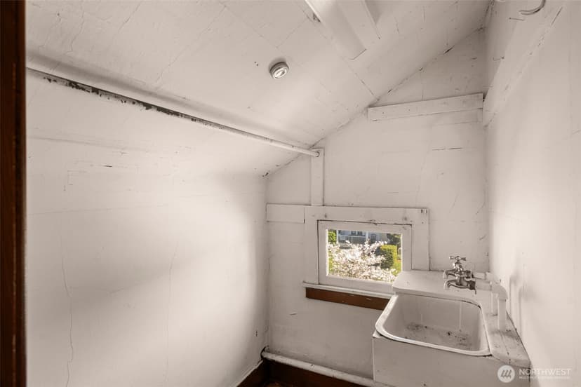 Property photo for 5519 12th Avenue NE, Seattle photo 16