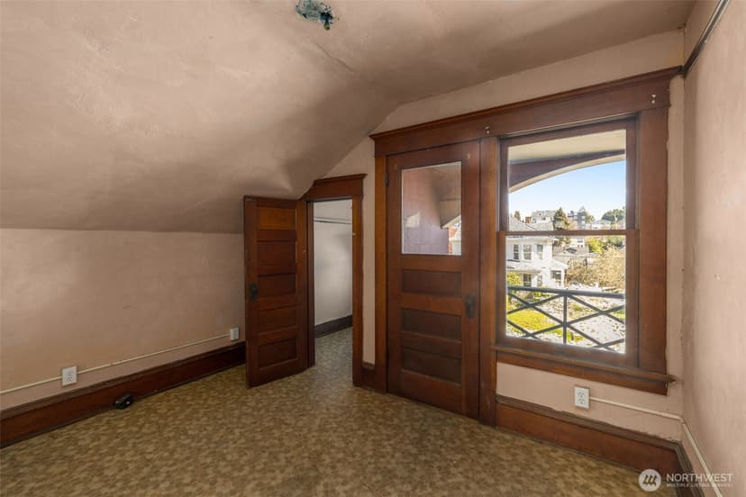 Property photo for 5519 12th Avenue NE, Seattle photo 14