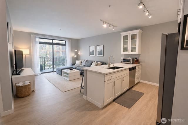 Property photo for 1414 12th Avenue #411, Seattle photo 4