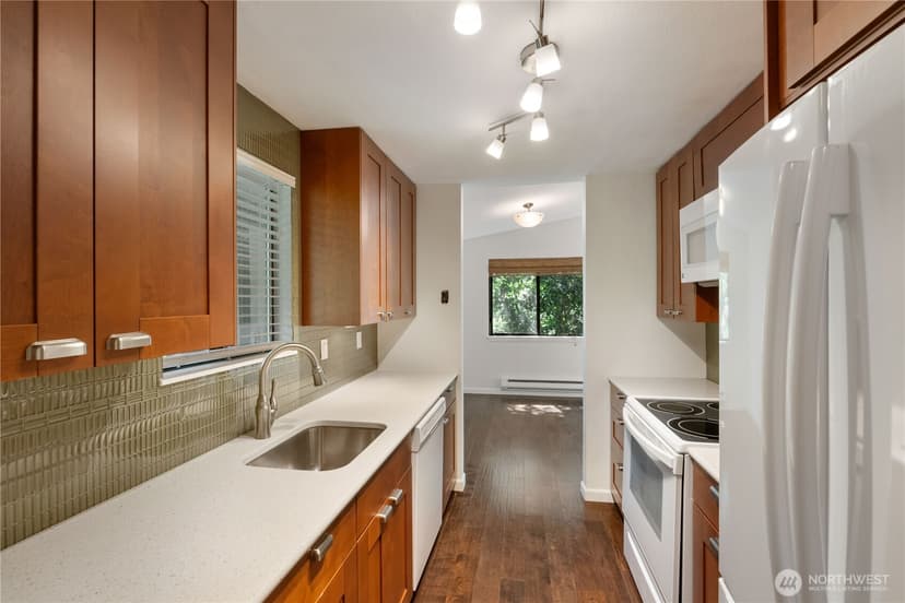 Property photo for 13235 12th Avenue SW #733, Burien photo 4