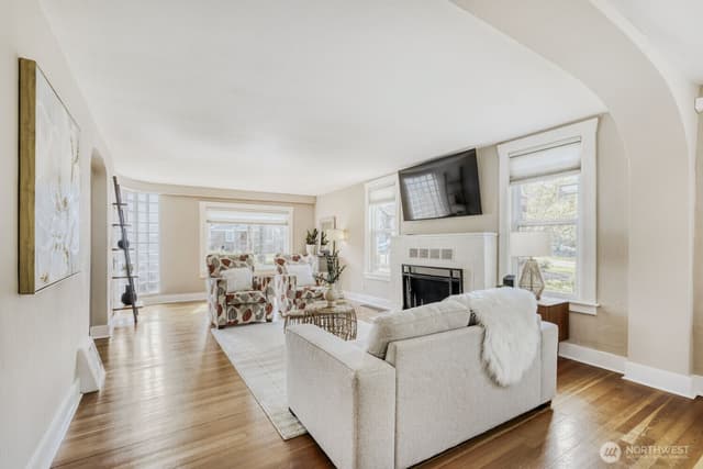 Property photo for 348 NE 57th Street, Seattle photo 5