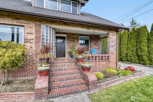 Property photo for 348 NE 57th Street, Seattle photo 3