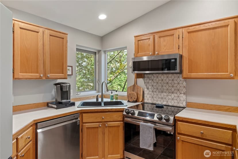 Property photo for 6352 24th Avenue SW, Seattle photo 9
