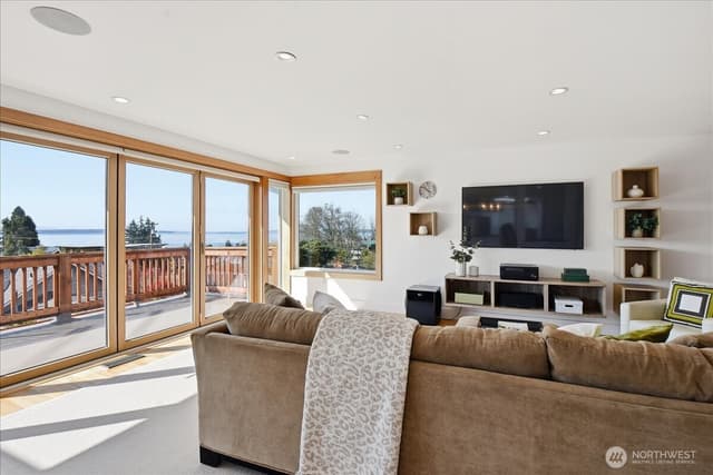 Property photo for 612 View Place, Edmonds photo 4
