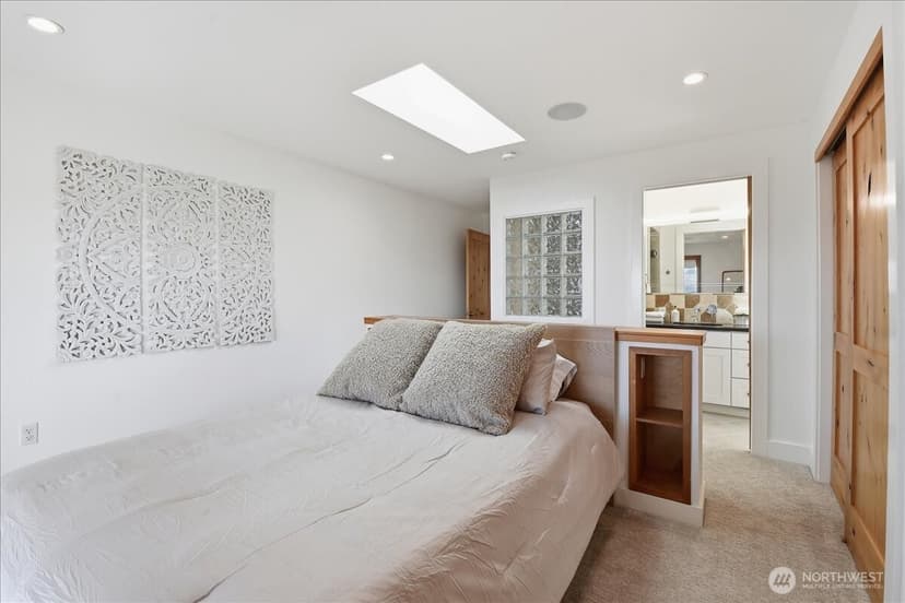 Property photo for 612 View Place, Edmonds photo 17