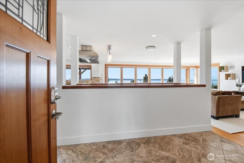 Property photo for 612 View Place, Edmonds photo 3