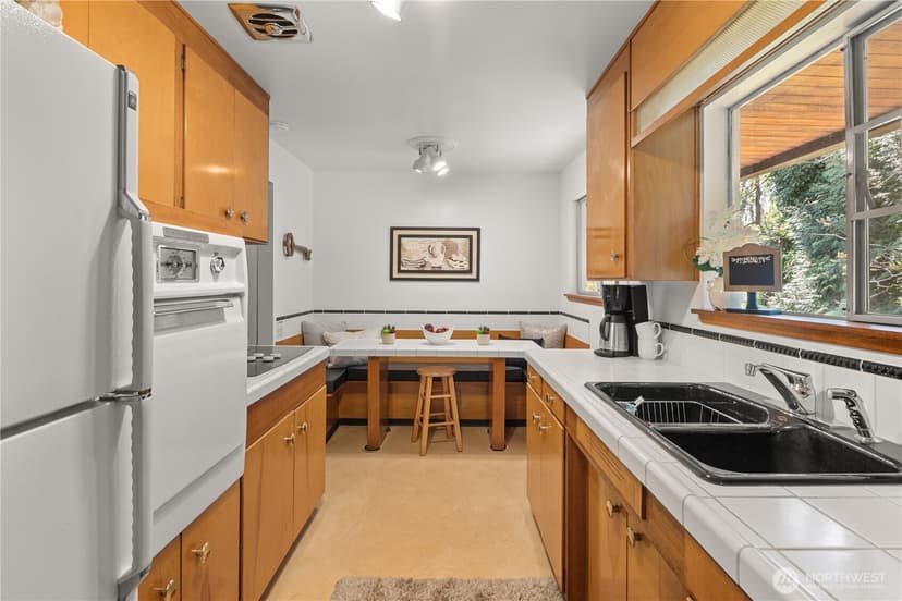 Property photo for 15829 4th Avenue SW, Burien photo 12