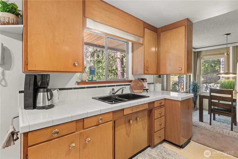 Property photo for 15829 4th Avenue SW, Burien photo 13
