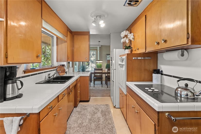 Property photo for 15829 4th Avenue SW, Burien photo 15