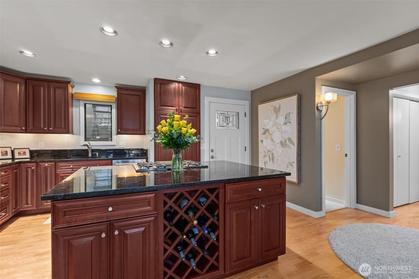 Property photo for 10903 Glen Acres Drive S #A, Seattle photo 8