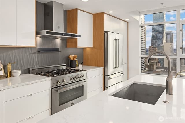Property photo for 1420 Terry Avenue #1801, Seattle photo 5