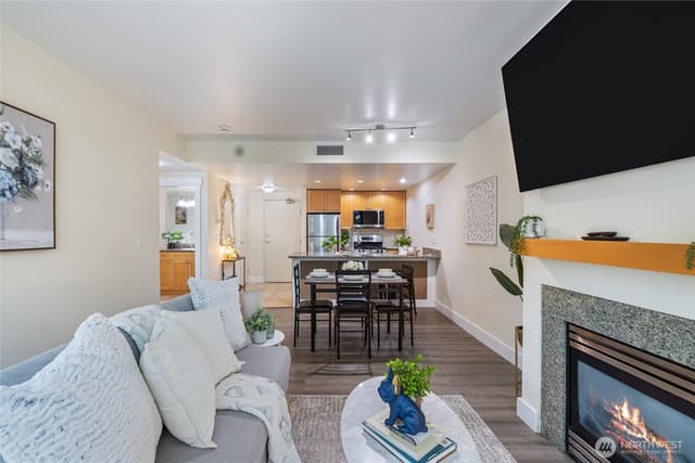 Property photo for 1420 Terry Avenue #607, Seattle photo 2
