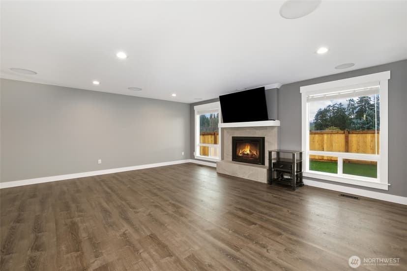 Property photo for 16517 43rd Avenue E, Tacoma photo 8
