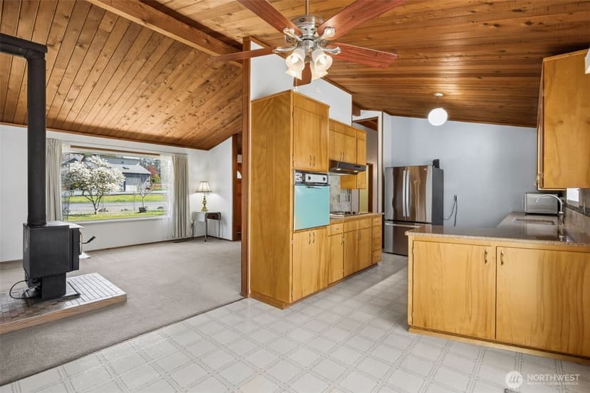 Property photo for 12502 Bingham Avenue E, Tacoma photo 9