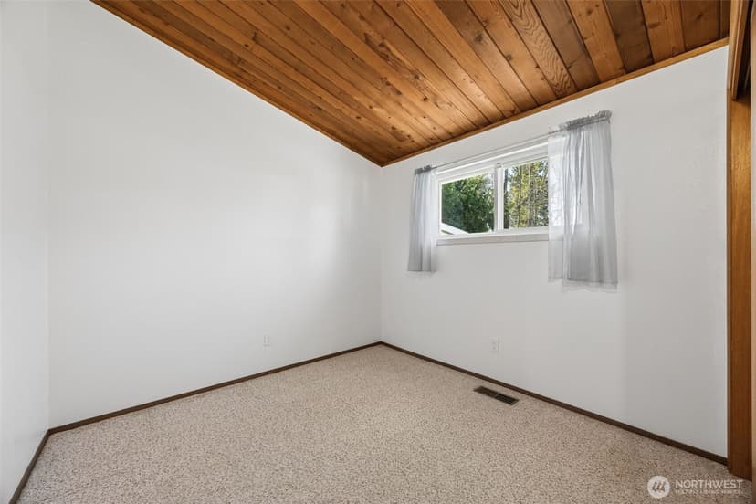 Property photo for 12502 Bingham Avenue E, Tacoma photo 15