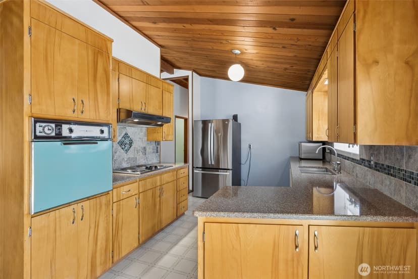 Property photo for 12502 Bingham Avenue E, Tacoma photo 10