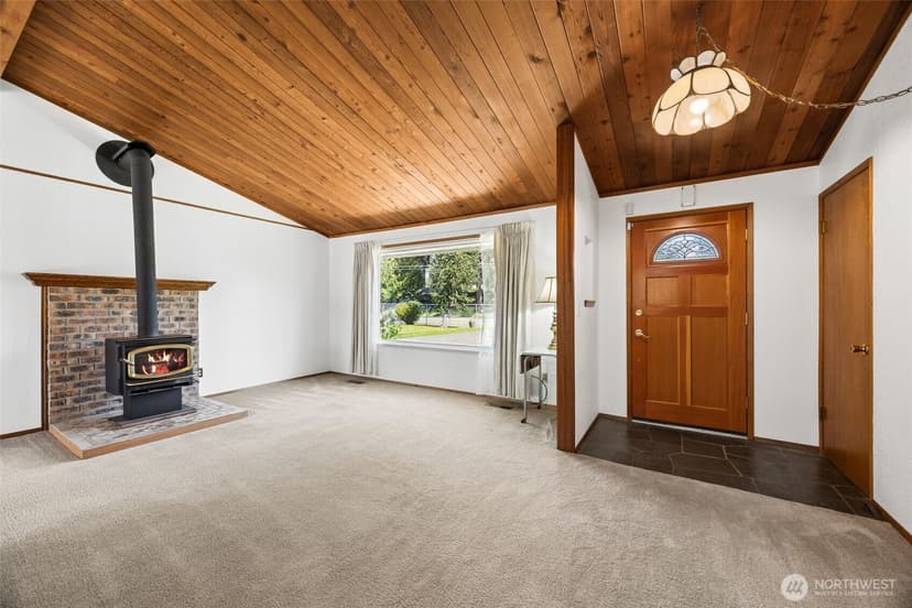 Property photo for 12502 Bingham Avenue E, Tacoma photo 7