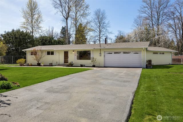 Property photo for 12502 Bingham Avenue E, Tacoma photo 2
