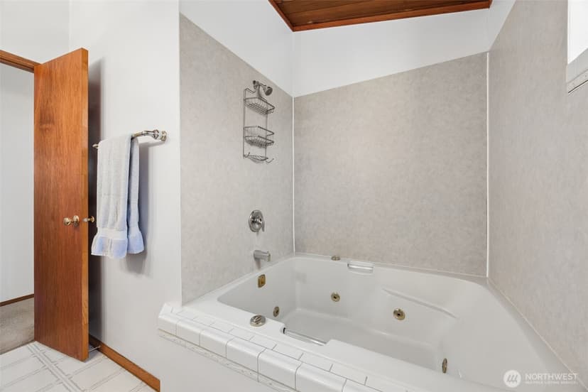 Property photo for 12502 Bingham Avenue E, Tacoma photo 17