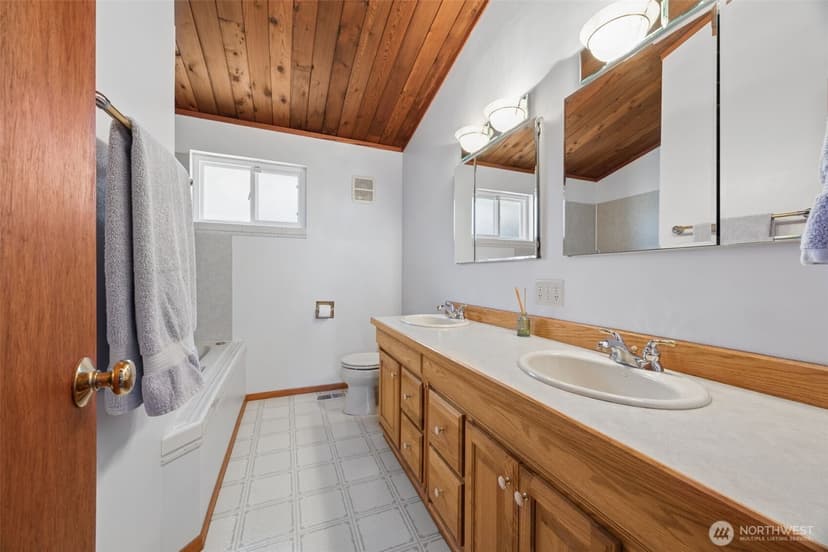 Property photo for 12502 Bingham Avenue E, Tacoma photo 16