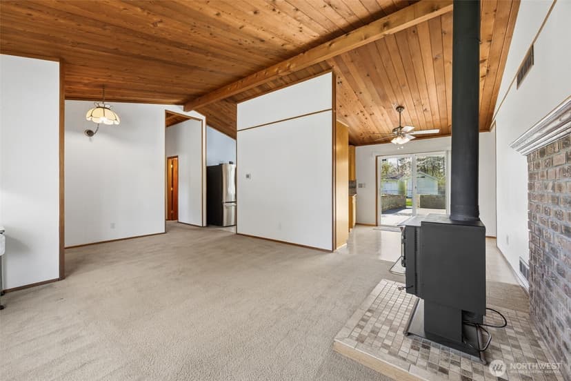 Property photo for 12502 Bingham Avenue E, Tacoma photo 6