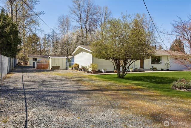 Property photo for 12502 Bingham Avenue E, Tacoma photo 3