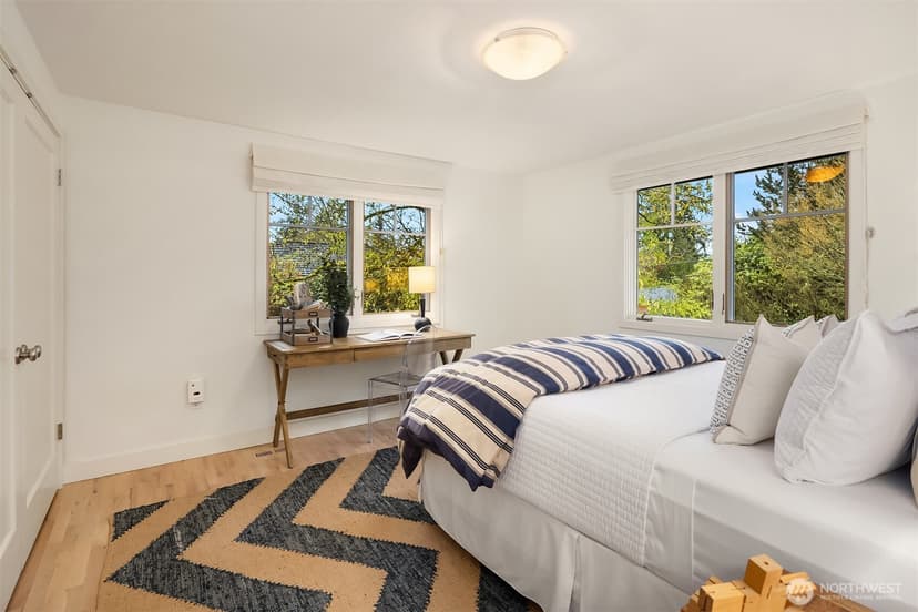 Property photo for 8021 SE 57th Street, Mercer Island photo 16