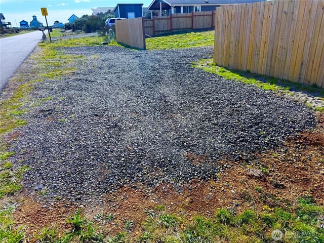 Property photo for 1375 Sand Pebble Avenue SW, Ocean Shores photo 4