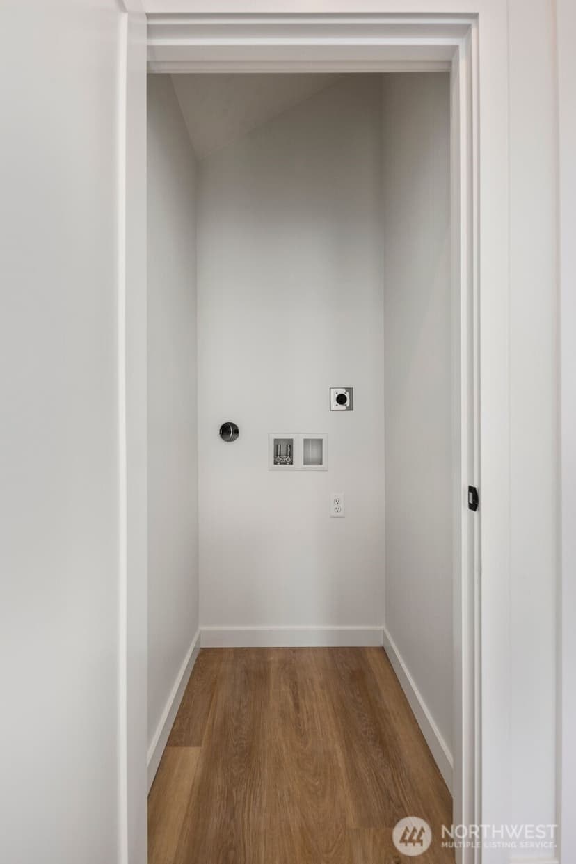 Property photo for 806 S Rose Street, Seattle photo 8
