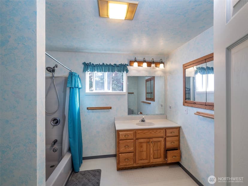 Property photo for 26 E Port Gardner Dr, Everett photo 15